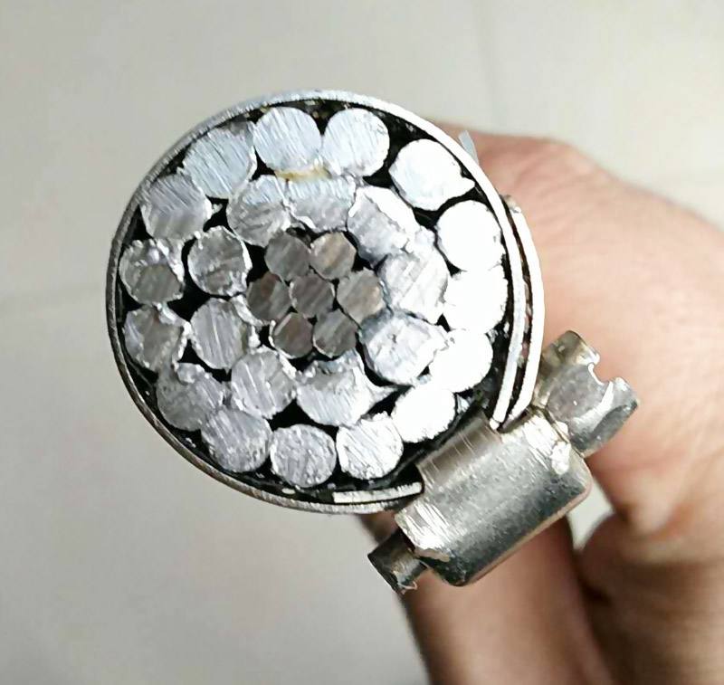 環(huán)市電纜講解鋼芯鋁絞線與耐張線夾液壓作業(yè)過程